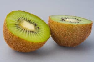 sliced kiwi